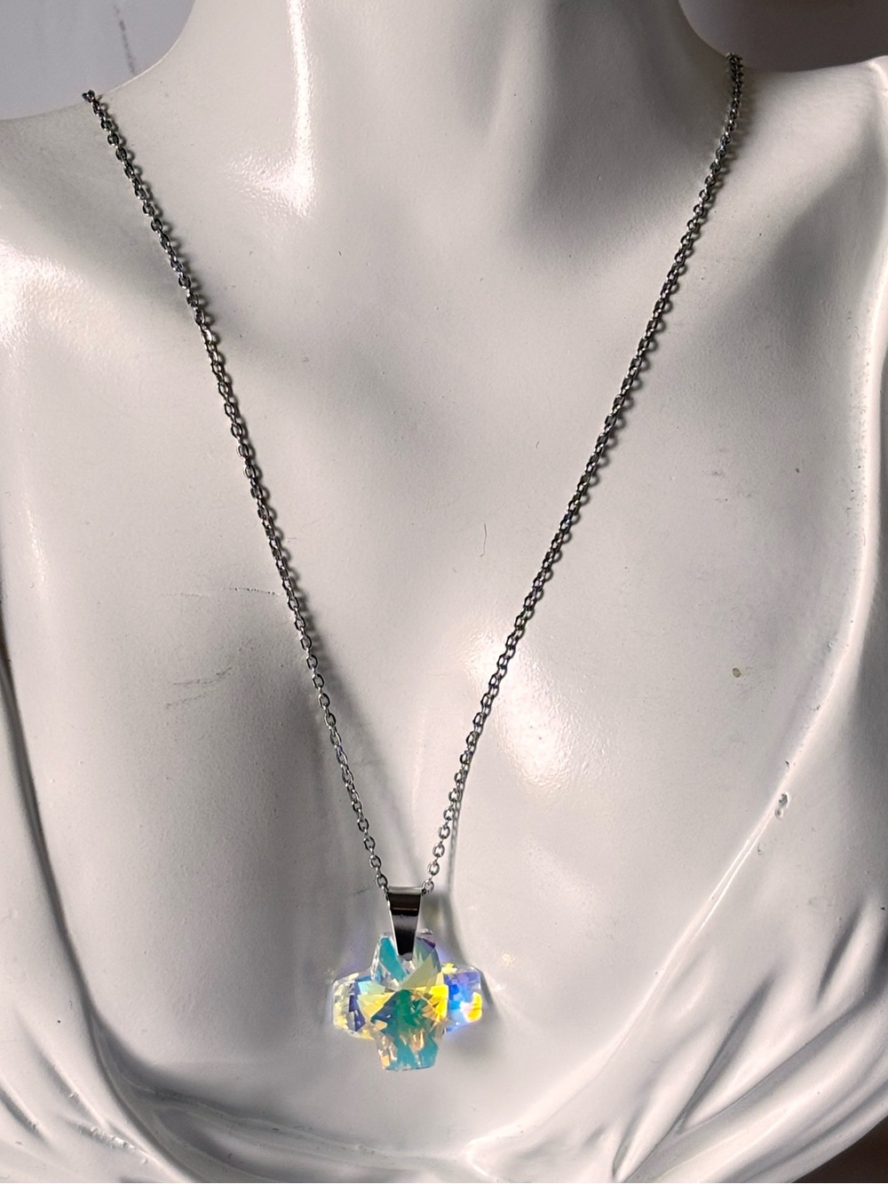 Crystal cross "La victoire de l’amour" necklace
